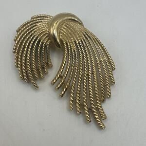 Crown Trifari Brooch Goldtone Vintage Classic Pin 1970s or 1980s?